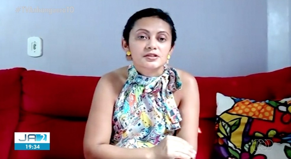 Aposentada contou com a ajuda de parentes para fazer cirurgia de reconstrução da mama — Foto: Reprodução/TV Anhanguera
