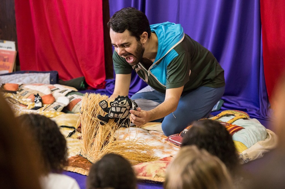 O grupo carioca é referência no Brasil e no exterior na produção de espetáculos interativos que despertam o gosto pelas artes e pela leitura. — Foto: Divulgação.