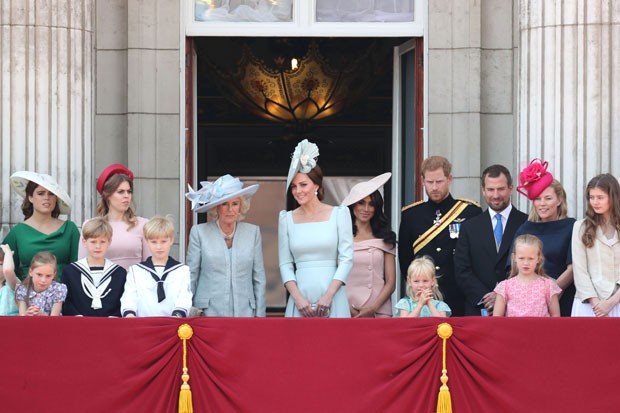 LONDON, ENGLAND - JUNE 09:  Princess Eugenie, Princess Beatrice, Camilla, Duchess Of Cornwall, Catherine, Duchess of Cambridge, Meghan, Duchess of Sussex,  Prince Harry, Duke of Sussex, Peter Phillips, Autumn Phillips, Isla Phillips and Savannah Phillips  (Foto: Getty Images)