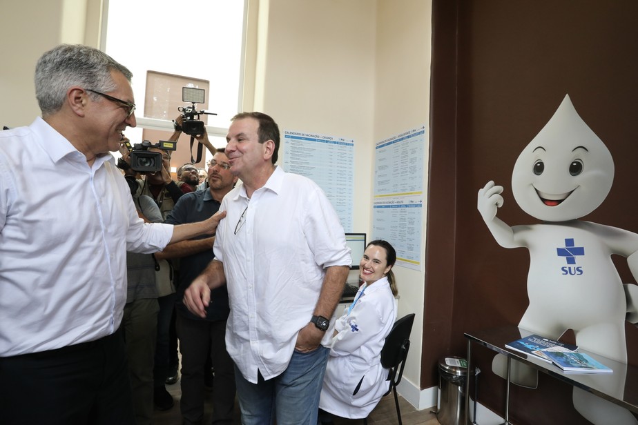 Prefeito Eduardo Paes na inauguração do super centro de vacina em Botafogo