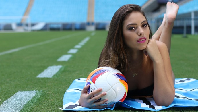 Do Olímpico à Arena, Musa do Grêmio realiza sonho de defender o clube