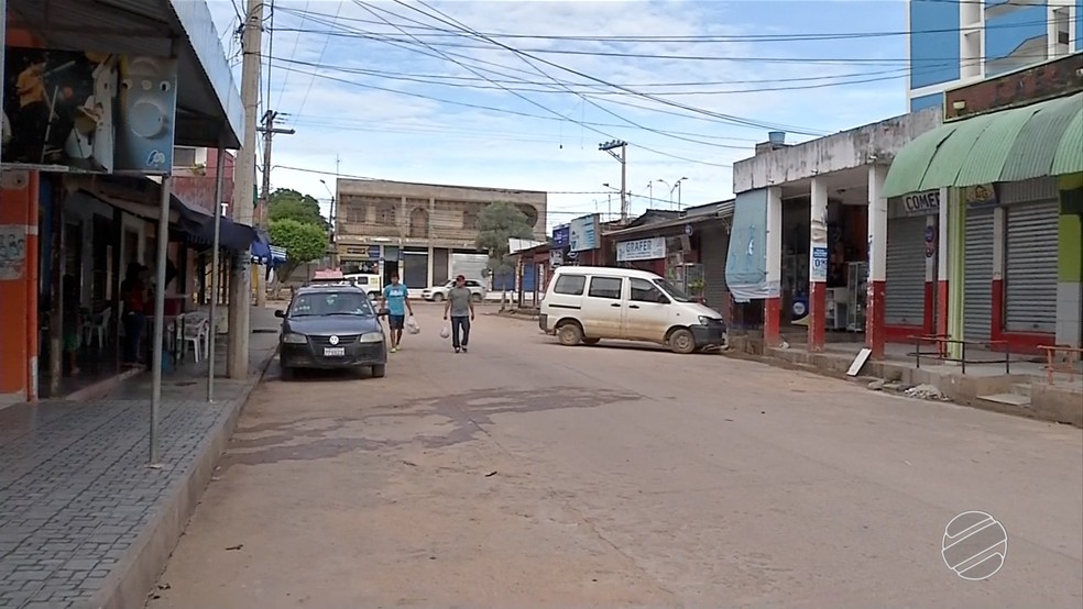 Com dólar favorável à moeda boliviana, vendas em Corumbá (MS) caíram com o bloqueio de caminhão  (Foto: Reprodução/TV Morena)