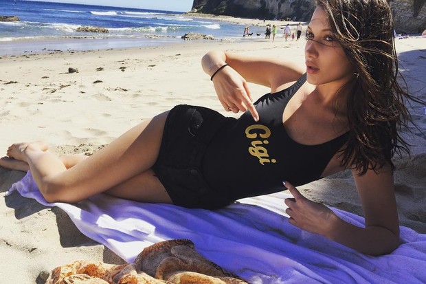 O presente de Bella Hadid para Gigi no Instagram (Foto: Reprodução/Instagram)