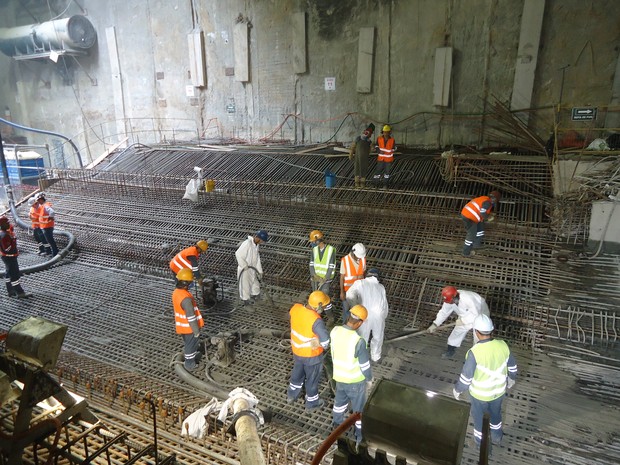 Operários trabalham nos detalhes da obra na estação de Ipanema (Foto: Divulgação/Metrô)