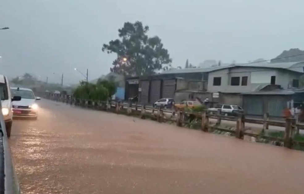 Estragos E Alagamentos Sao Registrados Durante Forte Chuva Em Barbacena Veja Fotos E Videos Zona Da Mata G1