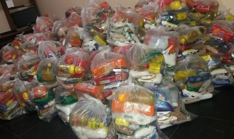 Alunos De Baixa Renda Recebem Cestas De Alimentos Para Suprir A Merenda Escolar Durante Suspensao Das Aulas Em Mt Mato Grosso G1