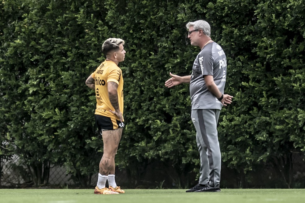 Soteldo ainda trata de entorse no tornozelo e é dúvida para enfrentar o Água Santa — Foto: Ivan Storti/ Santos FC 