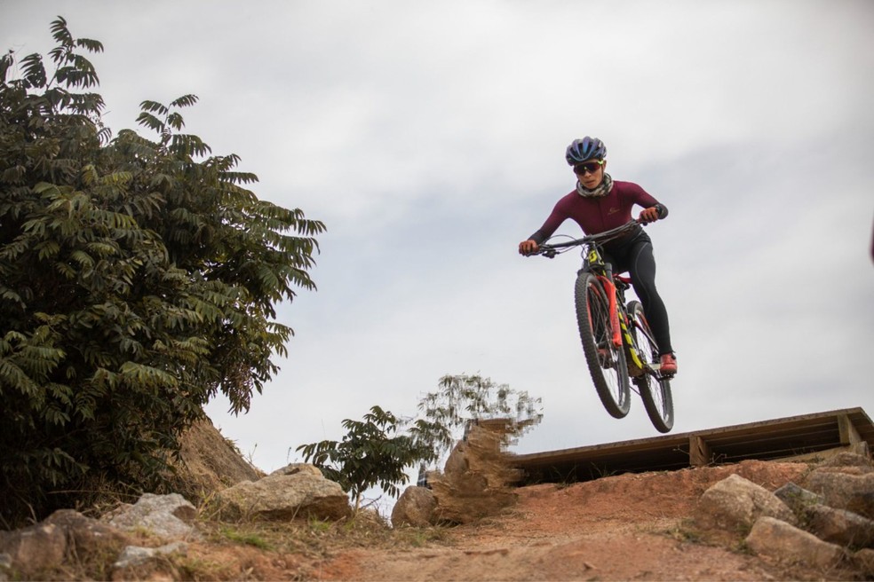 Paty Cavalcante investiu no esporte, sobretudo no mountain bike, como parte de sua cura &mdash; Foto: Arquivo Pessoal