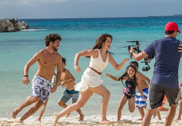 José Condessa e Juliana Paiva gravam cenas em Cancun (Foto: João Miguel Junior/TV Globo)