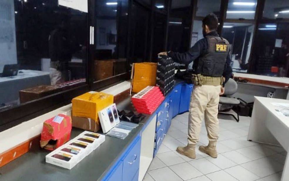 PRF apreende aparelhos de recepção ilegal de sinal de televisão, avaliados em R$ 60 mil, na Fernão Dias — Foto: Polícia Rodoviária Federal