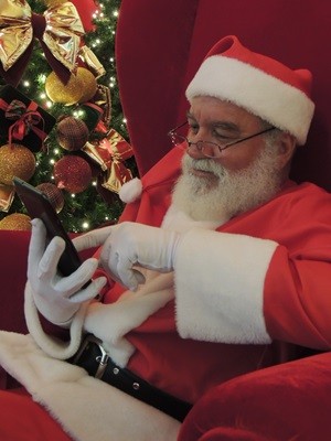 Papai Noel responde a pedidos de presentes por Whatsapp, em Goiás (Foto: Divulgação)
