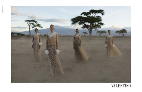 Valentino: Steve McCurry, fotógrafo conhecido pelas capas da National Geographic, fotografou a campanha da coleção inspirada em tribos africanas em Masai Mara, entre o Quênia e a Tanzânia