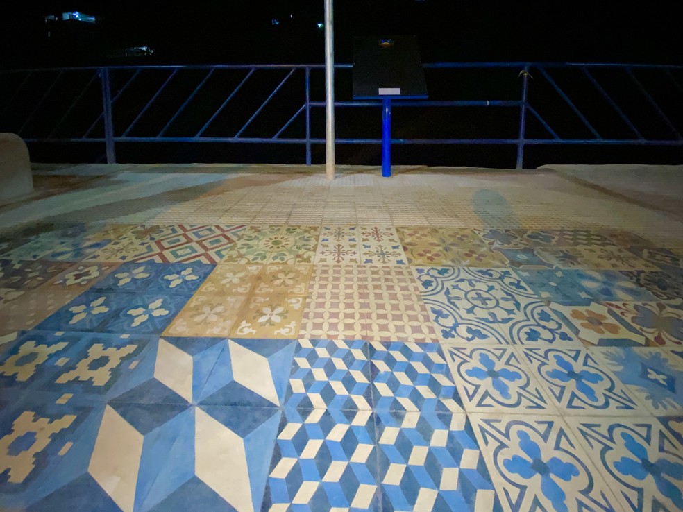 Ladrilhos instalados em homenagem à Mauro Tarcísio Galvão — Foto: Prefeitura de Muriaé/Divulgação