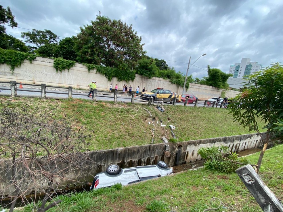 Acidente provocou morte de motorista, segundo o Corpo de Bombeiros — Foto: Corpo de Bombeiros/Divulgação