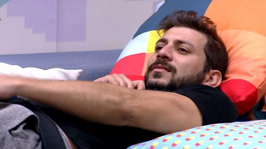 Caio comenta sobre postura de sister em relação à possível indicação ao Paredão no BBB21: 'Thaís já sentiu'
