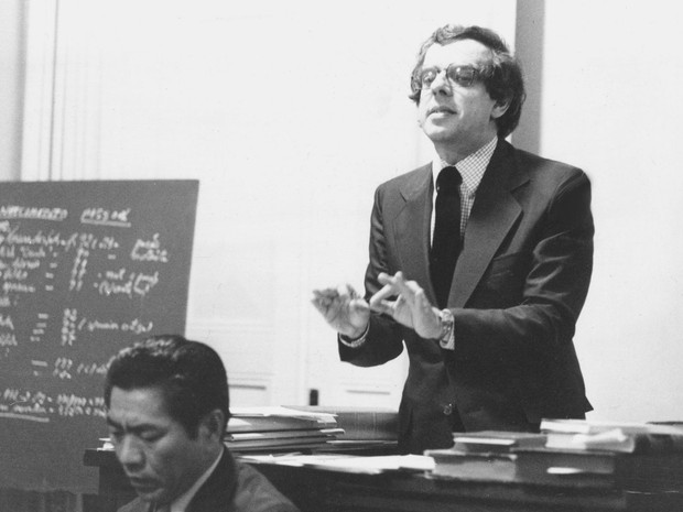 Em 7 de setembro de 1976, Márcio Thomaz Bastos atua como advogado de defesa do detetive Massaro Honda, acusado da prisão e assassinato de três ladrões, no Fórum da cidade de Queluz , interior de São Paulo (Foto: Solano de Freitas/Estadão Conteúdo)