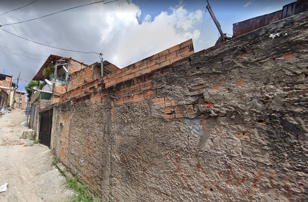 Beco onde as crianças foram encontradas mortas. — Foto: Google Maps/Reprodução