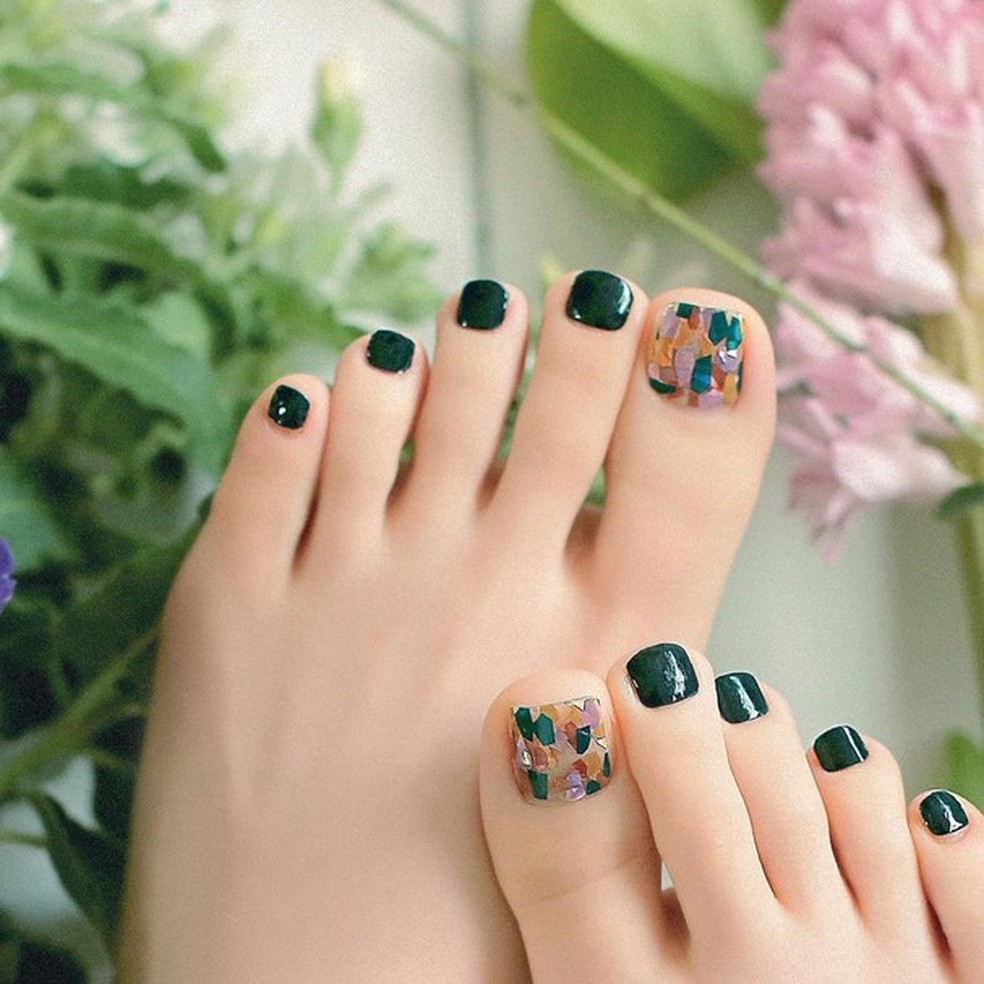 Praticidade Que Chama Esmalte Adesivo Para Os Pes Faz Sucesso Na Gringa Unhas Glamour