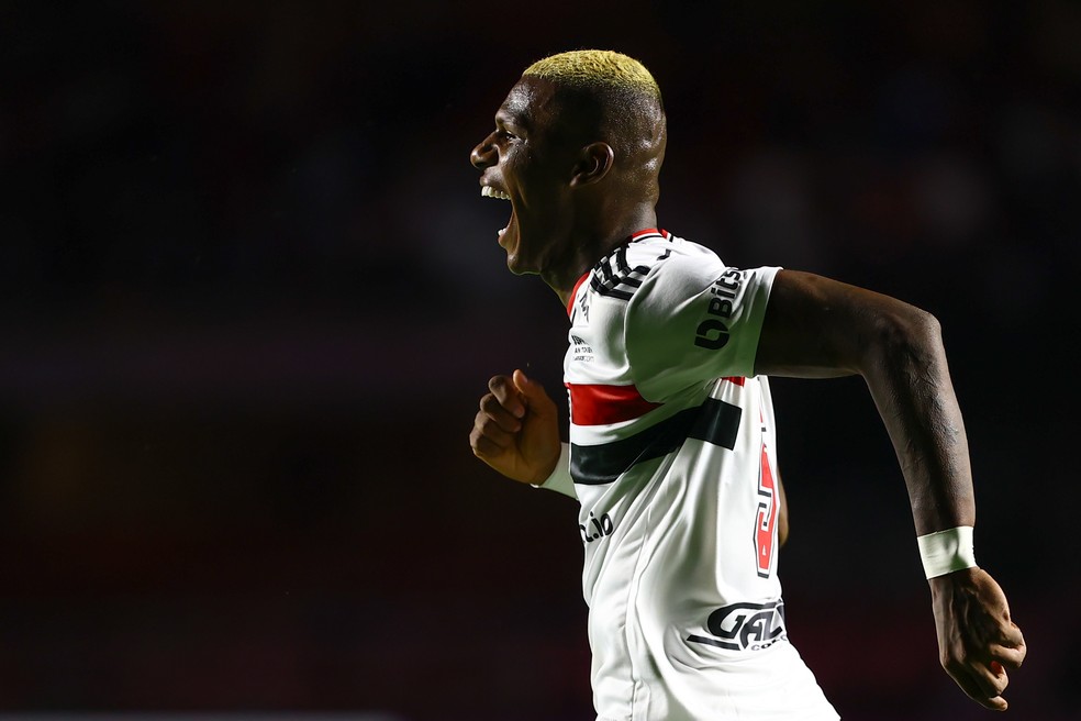 Arboleda anotou um gol contra o Everton — Foto: Marcello Zambrana/AGIF
