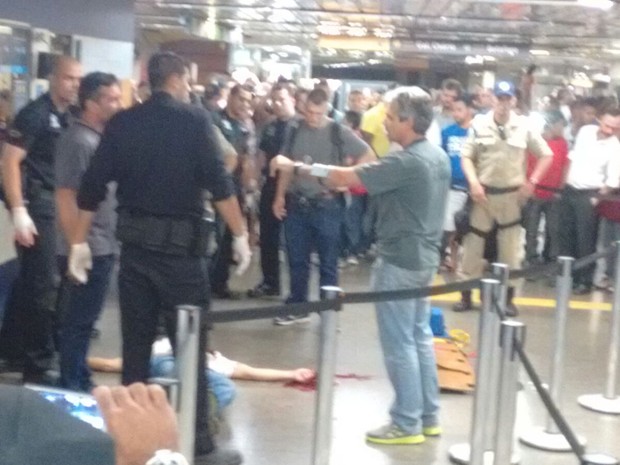 Homem é baleado no Metrô da Uruguaiana (Foto: Wandeer/WhatApp)