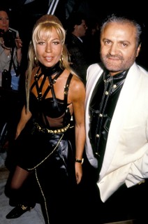 Donatella e Gianni Versace em 1996