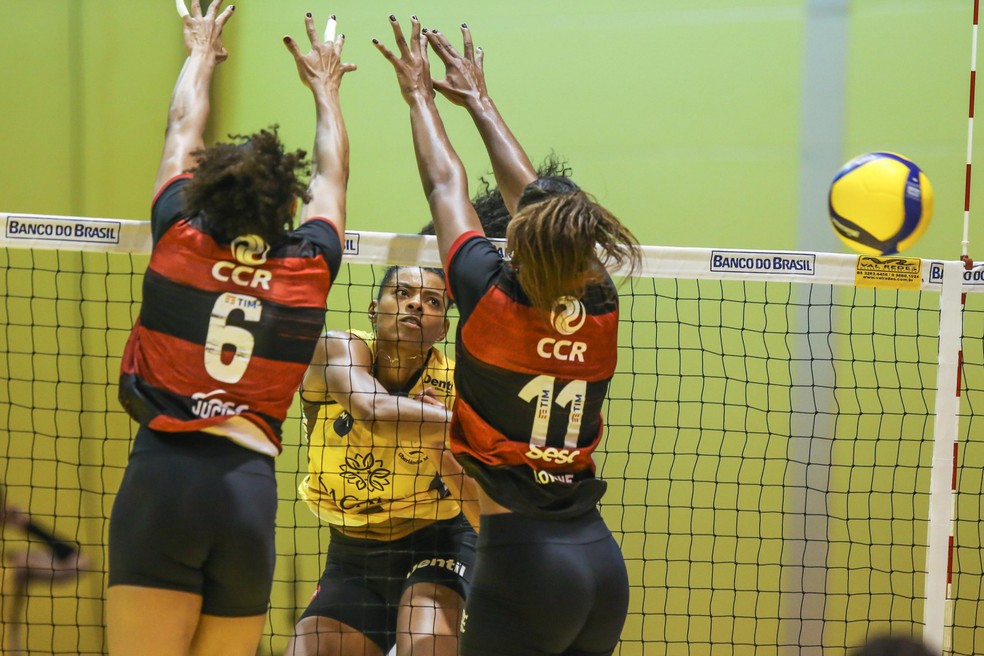 Praia Clube e Sesc-Flamengo se enfrentam nesta terça-feira pela Superliga Feminina — Foto: Wander Roberto/Inovafoto/CBV
