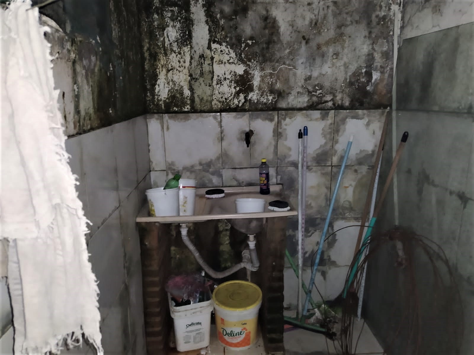 Vigilância Sanitária de Maceió interdita pizzaria que funcionava em condições precárias de higiene