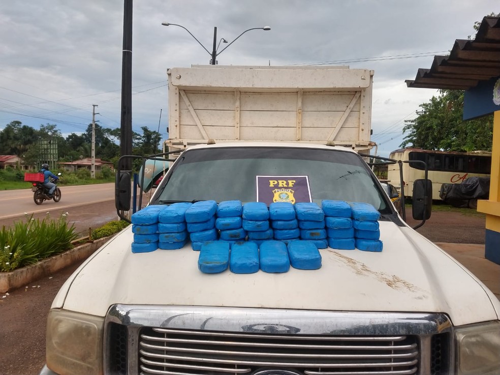 Droga reagiu positivamente para cocaína, segundo PRF-AC — Foto: Divulgação/Polícia Rodoviária Federal do Acre 