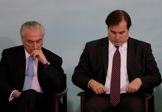 Presidente Michel Temer e presidente da Câmara, Rodrigo Maia (DEM-RJ), em cerimônia no Palácio do Planalto (Foto: Ueslei Marcelino/REUTERS)