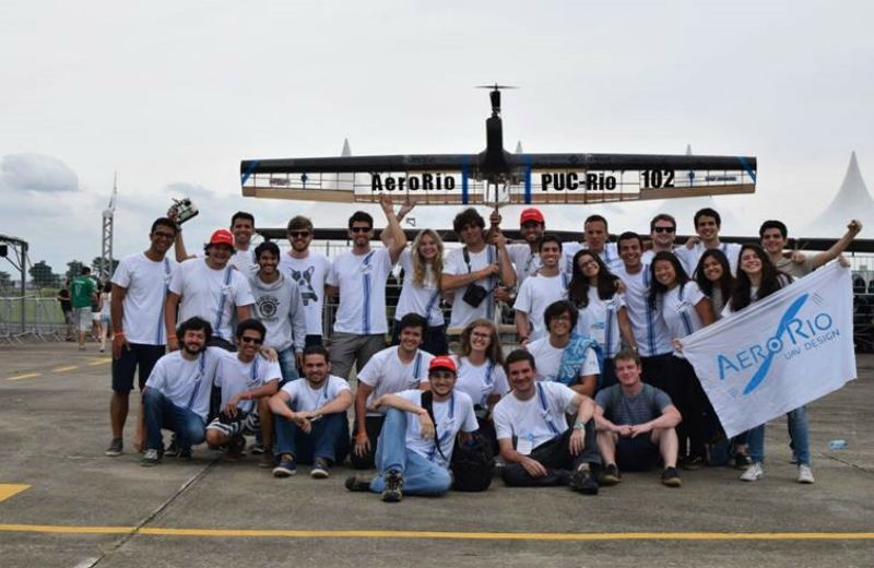Equipe AeroRio quando foi tricampeã da SAE Brasil AeroDesign (Foto: Divulgação)