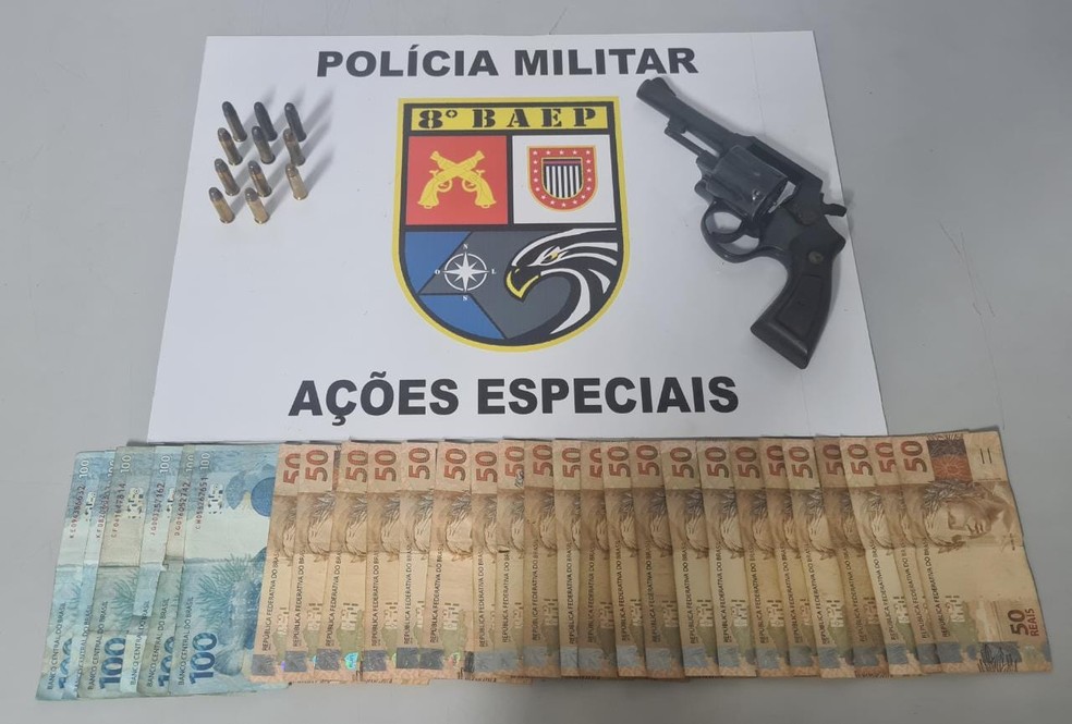 Homem, de 25 anos, é preso por porte ilegal de arma de fogo em Presidente Prudente (SP) — Foto: Polícia Militar