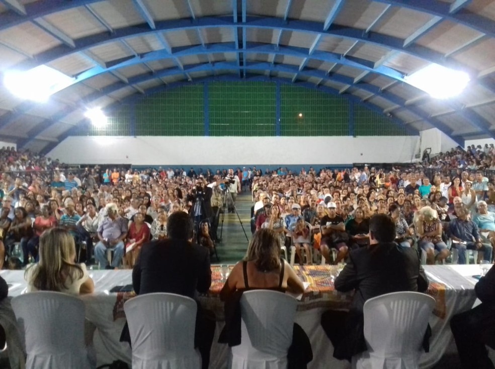 Moradores de bairros de Maceió, AL, com rachaduras em audiência pública na capital — Foto: Jamerson Soares/G1