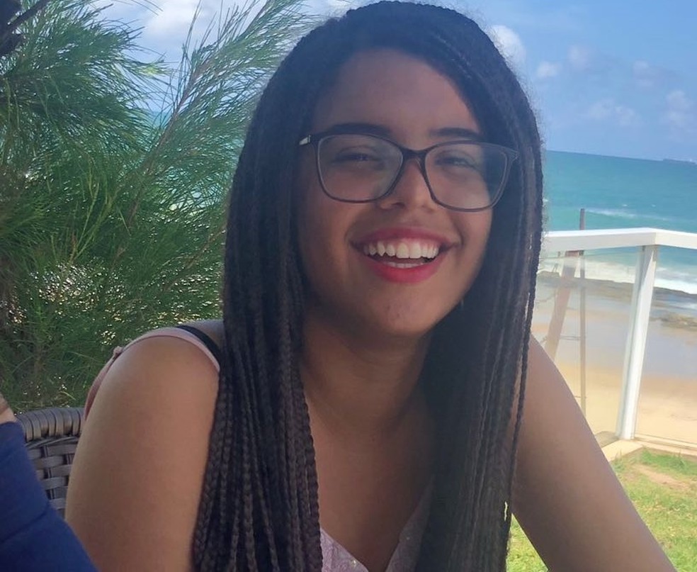 Alana SÃ¡ Barreto, de 17 anos, estava desaparecida desde o domingo (18) (Foto: Acervo pessoal)