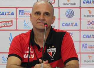 Wagner Lopes - técnico do Atlético-GO (Foto: Fernando Vasconcelos / Globoesporte.com)