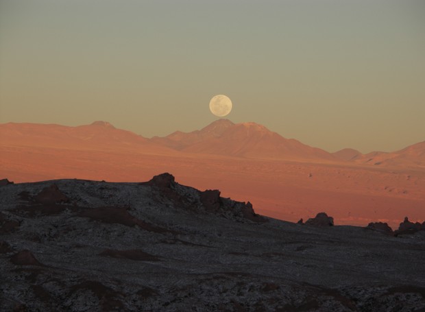 Pôr do sol no deserto do Atacama (Foto: Wikimedia commons / Simon Prisner )
