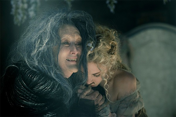 Meryl Streep e Mackenzie Mauzy como a Bruxa e Rapunzel (Foto: Divulgação)
