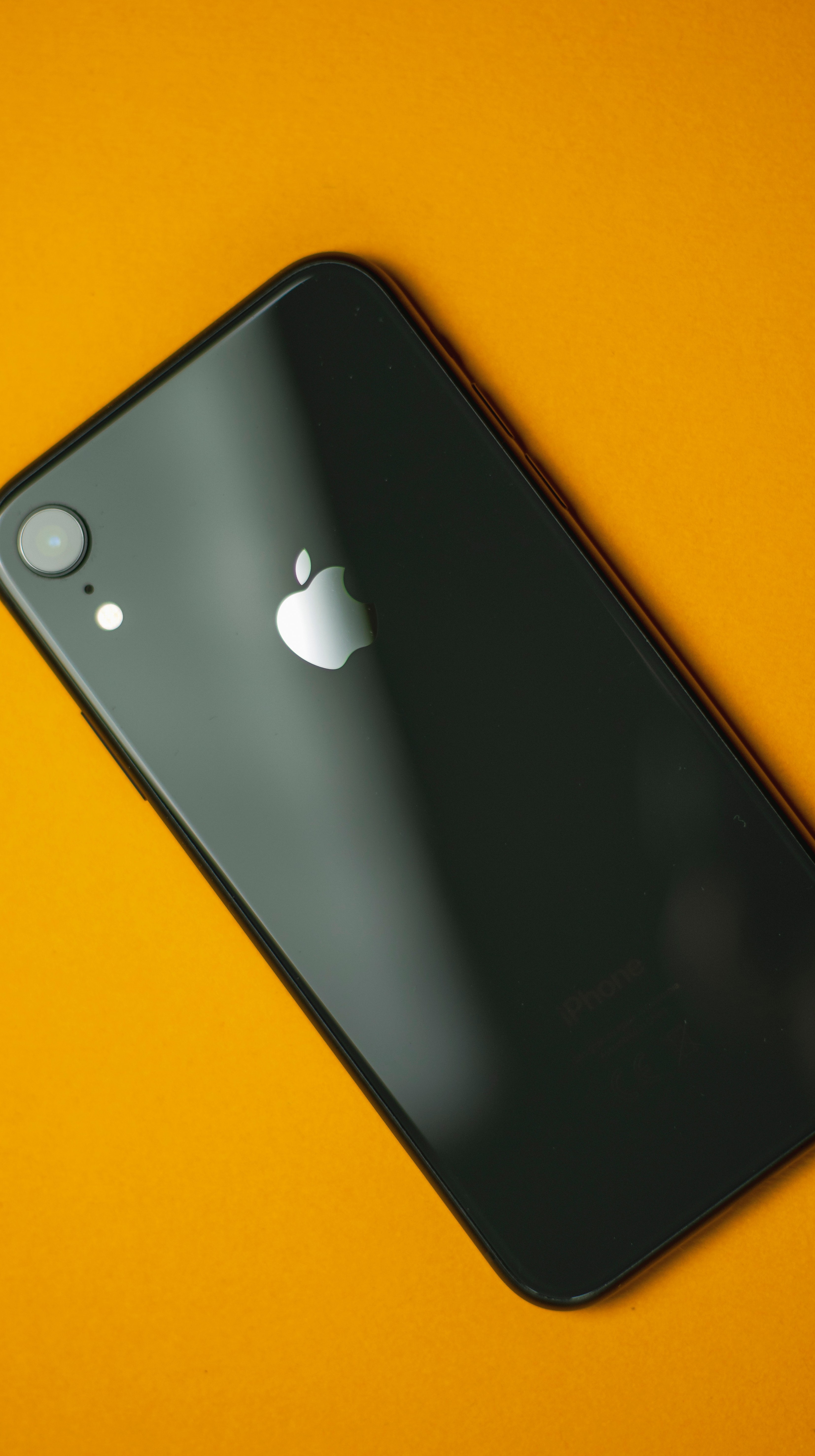 Apple alerta que o seu iPhone está em risco. Veja o que fazer | Empresas