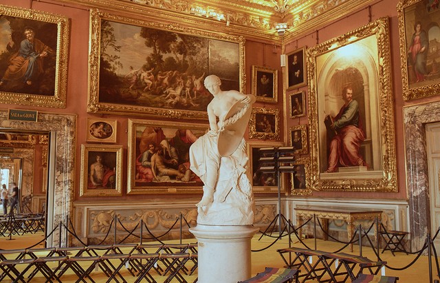 The showspace for Gucci Cruise 2018 was the Palatine Gallery of the Pitti Palace in Florence (Foto: COURTESY OF GUCCI. PHOTOGRAPH BY RONAN GALLAGHER)