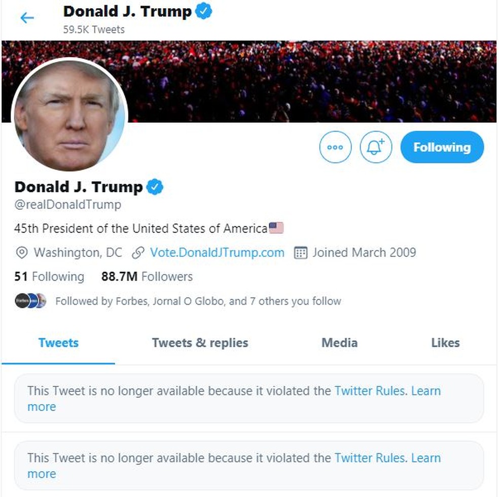 Perfil de Trump no Twitter mostrava dois posts removidos após apoiadores do presidente invadirem o Congresso dos EUA — Foto: Reprodução/Twitter
