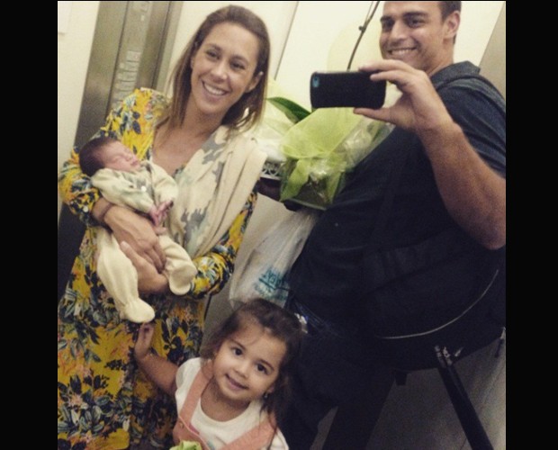 Felipe Uchoa registra chegada da família da maternidade (Foto: Arquivo Pessoal)