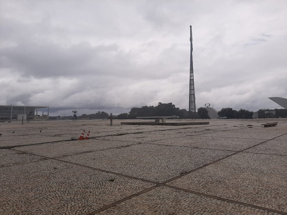 24 de março - Praça dos Três Poderes, ponto turístico de Brasília, fica vazia durante pandemia de coronavírus  — Foto: G1/Carolina Cruz 