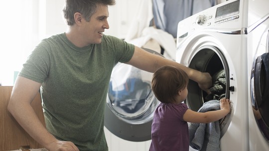 Dicas na hora de lavar as roupas das crianças na máquina
