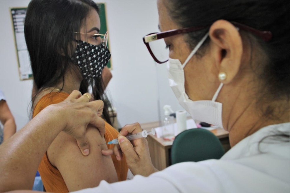 Rio Branco continua com vacinação contra a Covid nesta sexta-feira (25); veja locais — Foto: Odair Leal/Secom