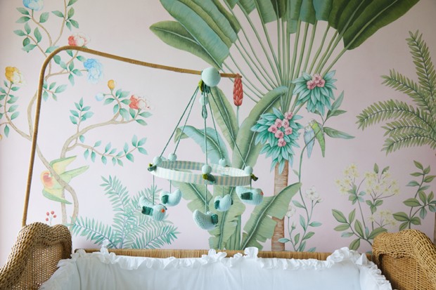 Décor do dia: quarto de bebê com parede floral (Foto: FERNANDO LOMBARDI)