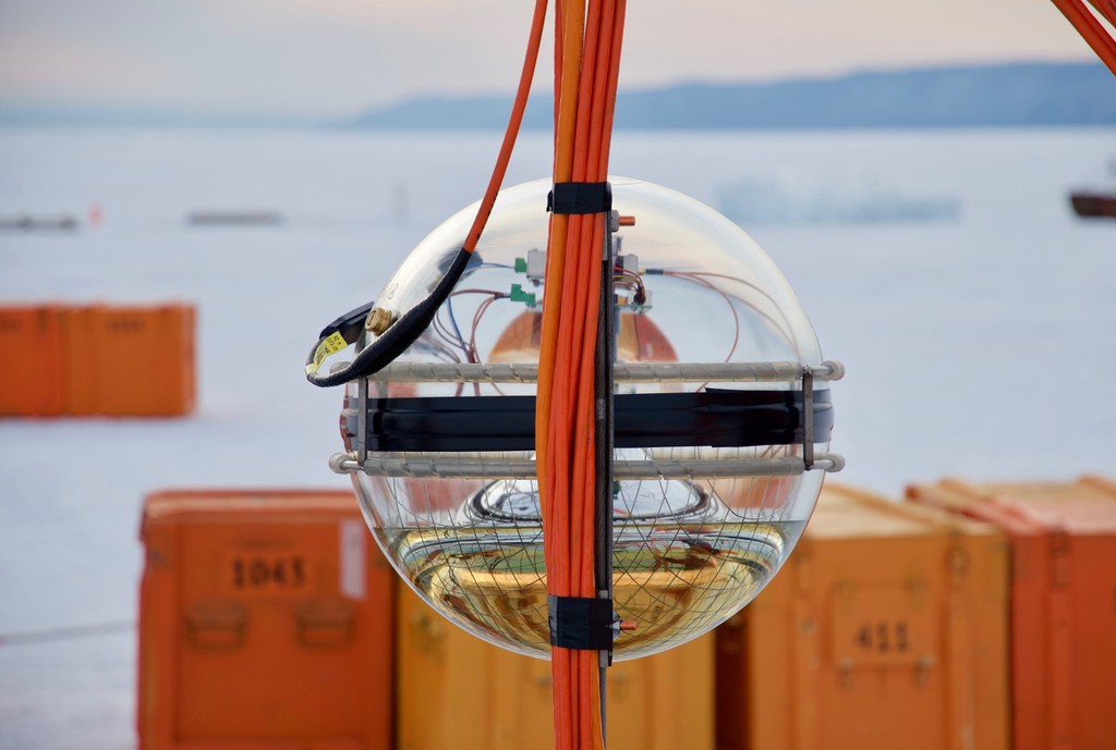 Rússia inaugura telescópio subaquático no Lago Baikal, na Sibéria thumbnail