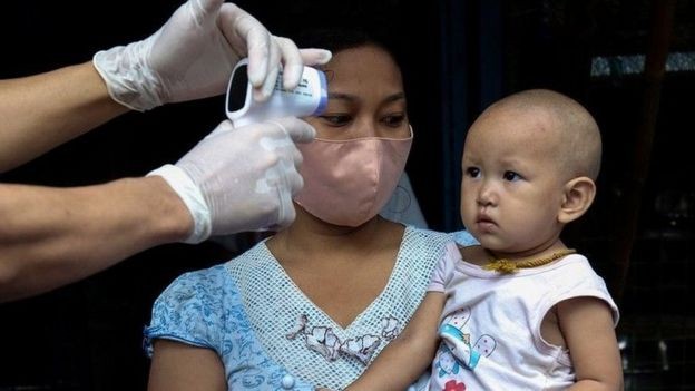 BBC - O Sars-CoV-2 tem algumas características incomuns - incluindo que, ao contrário de outras pandemias virais, geralmente causa apenas sintomas leves em crianças (Foto: AFP  via BBC)