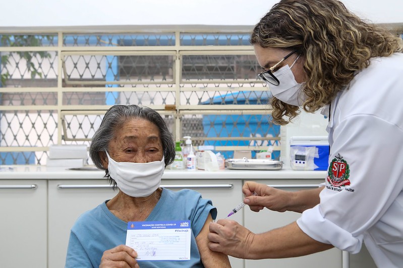 Cidade de SP aplica quarta dose da vacina contra a Covid-19 em idosos acima de 80 anos a partir desta sexta