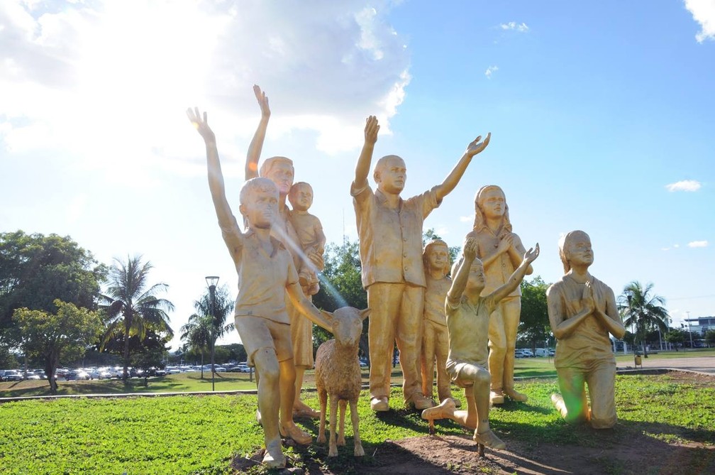 Monumento Súplica dos Pioneiros é um dos atrativos da praça dos Girassóis — Foto: Lia Mara/Governo do Tocantins