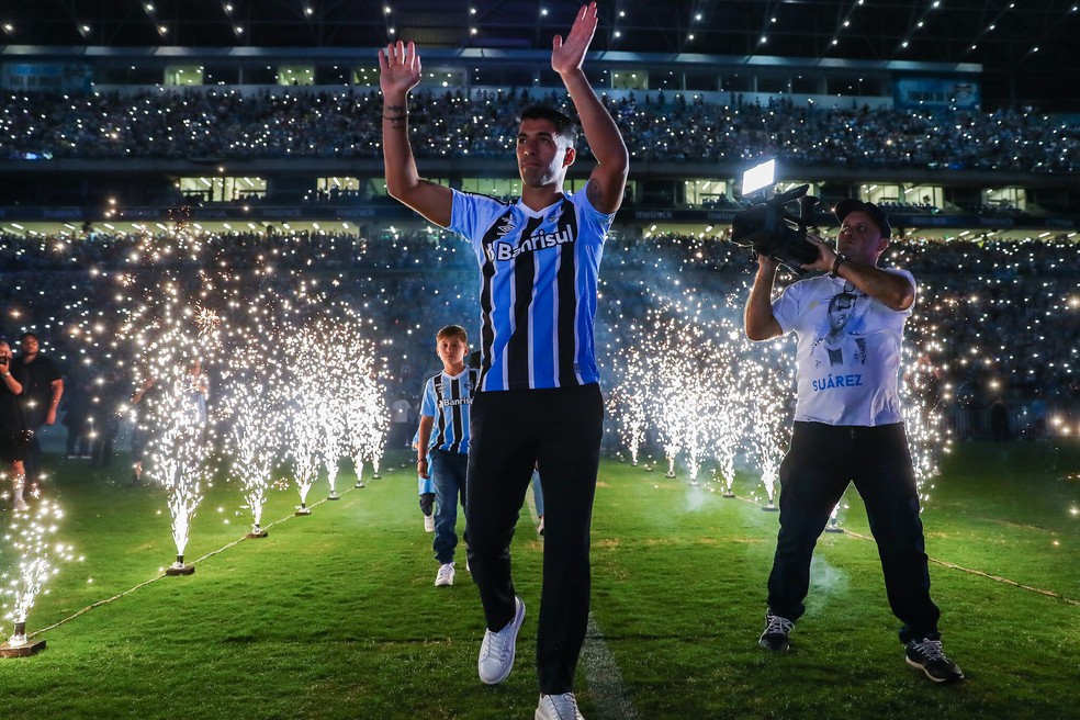 Suárez é apresentado na Arena do Grêmio — Foto: Lucas Uebel/Divulgação Grêmio