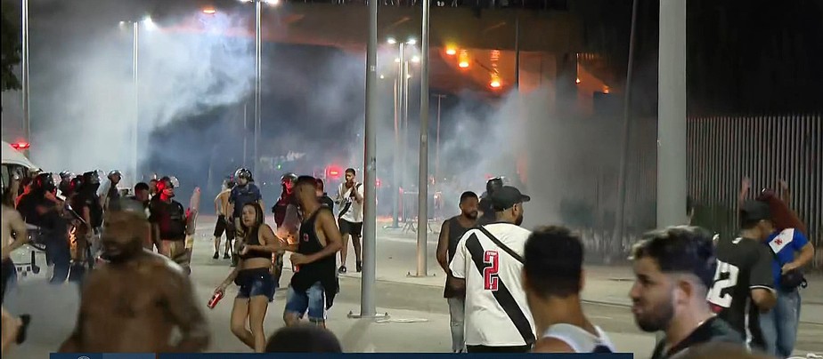 Brigas entre torcedores de Vasco e Flamengo deixaram feridos